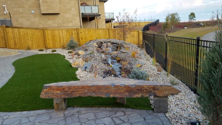 Natural and rustic backyard landscaping options