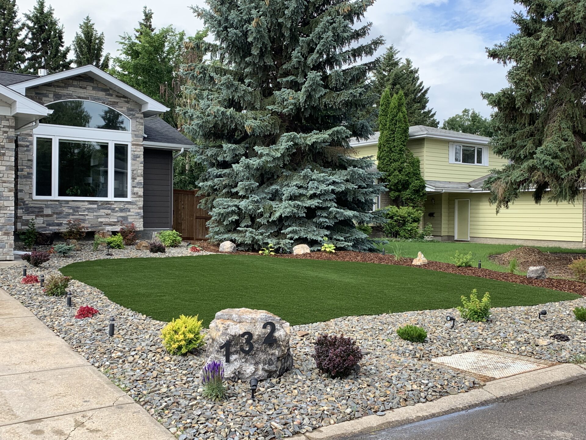 Artificial turf and lawn for Stony Plain landscaping