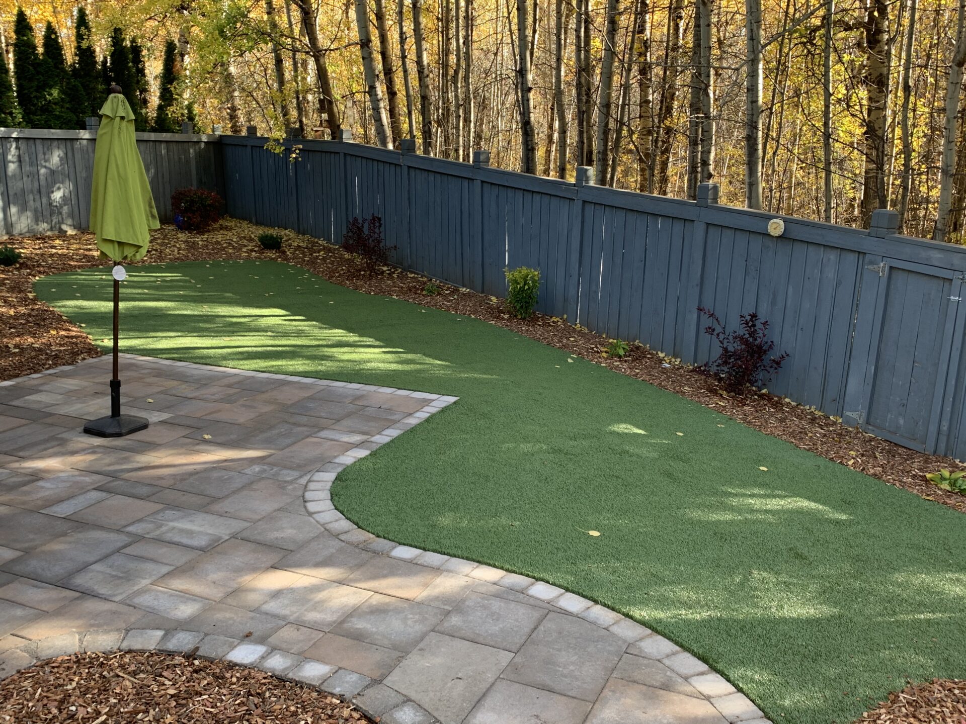 Low-maintenance ravine and landscaping in Leduc