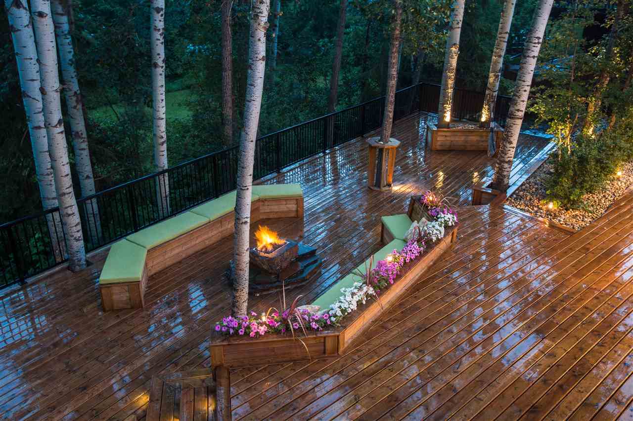 Stony Plain landscaping projects for outdoor cedar and composite decks